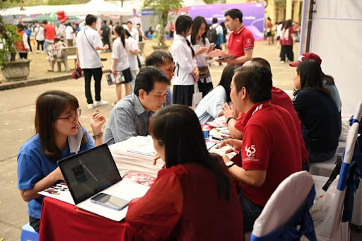 [CNT'S DAY: LIGHT UP 2023] - Ngày hội Tư vấn tuyển sinh - Hướng nghiệp tại THPT Chuyên Nguyễn Trãi